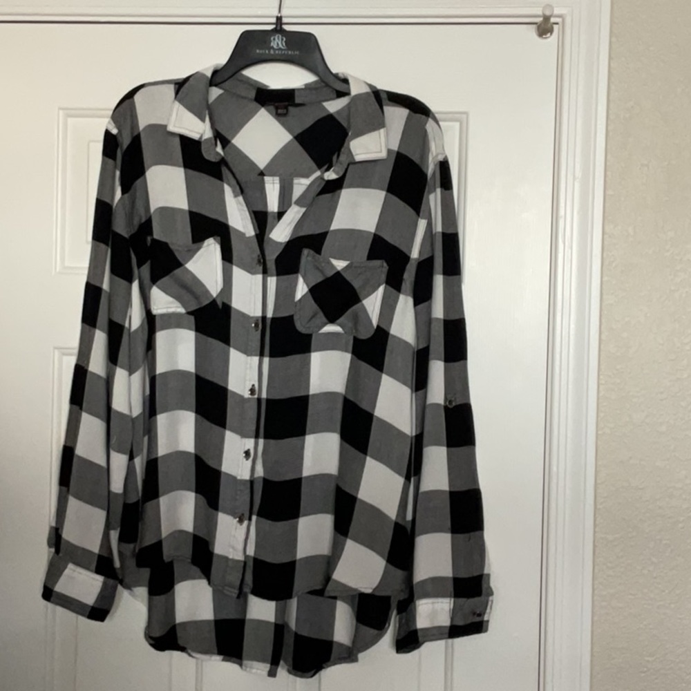 Rock & Republic Monochrome Checkered Shirt, size XL, rayon with metal buttons.
